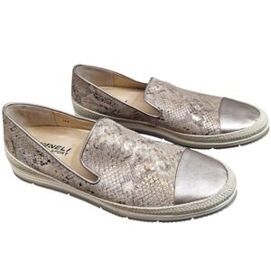 Vaneli Sport Womens Snake Print Metallic Slip On Sneakers Silver Cap Toe 10 N